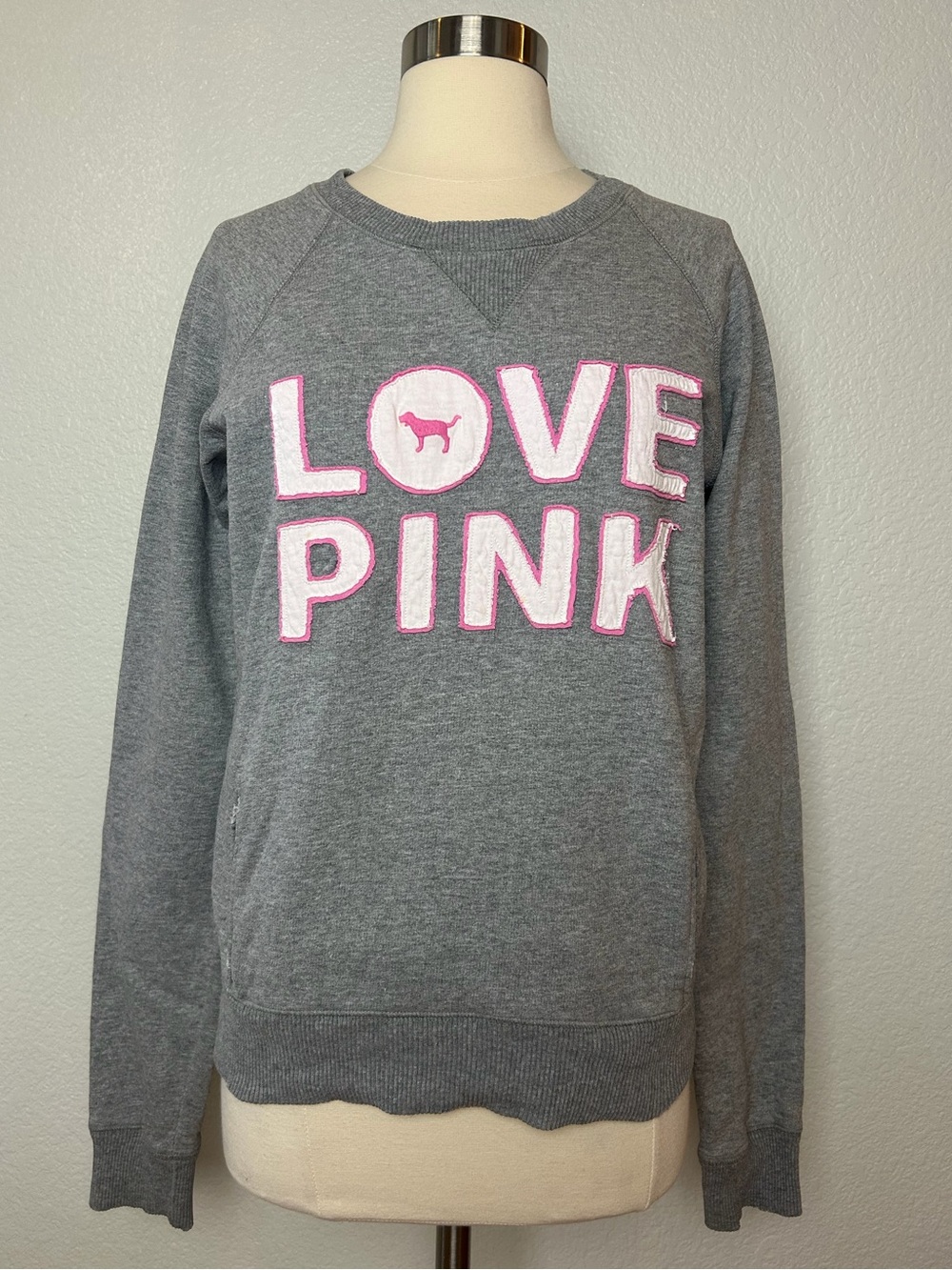 PINK Victoria’s Secret Sweatshirt Womens M Heather Gray Appliquéd Logo Love Pink